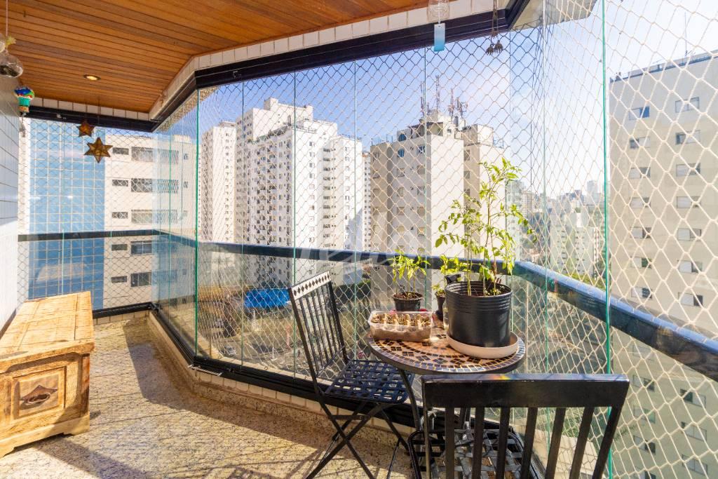 VARANDA de Apartamento à venda, Padrão com 107 m², 3 quartos e 2 vagas em Vila Clementino - São Paulo