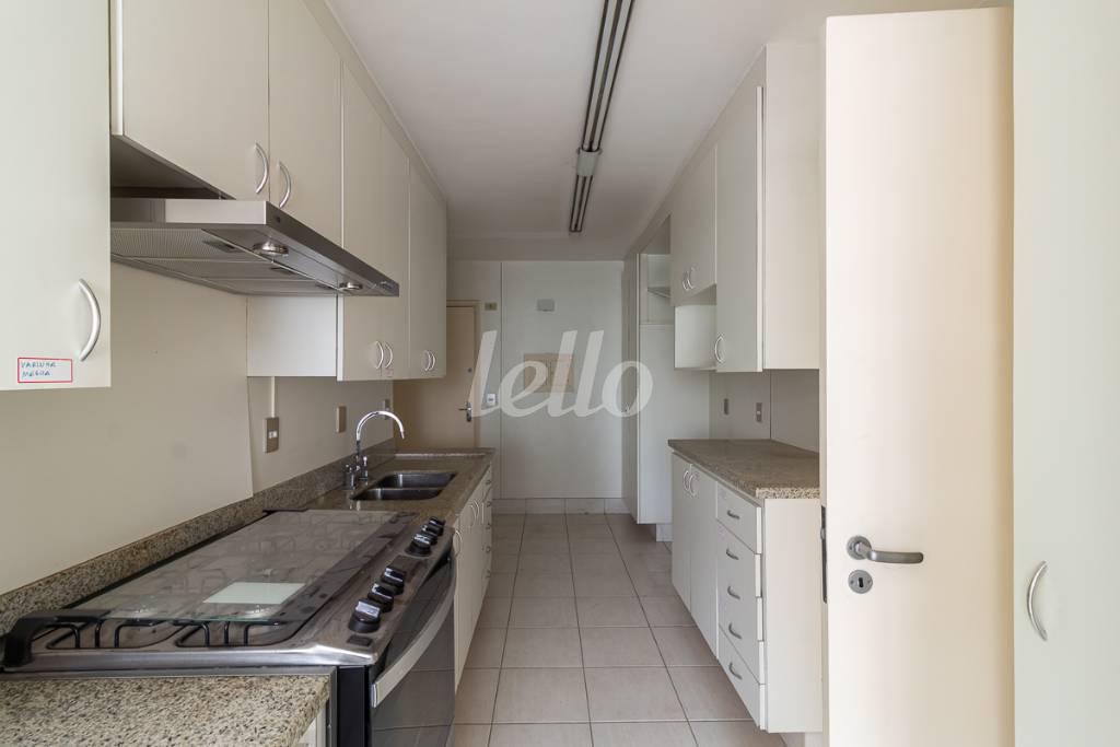 COZINHA de Apartamento para alugar, Padrão com 130 m², 3 quartos e 1 vaga em Cerqueira César - São Paulo