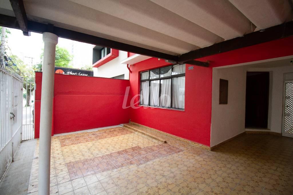 GARAGEM de Casa para alugar, sobrado com 120 m², 3 quartos e 3 vagas em Indianópolis - São Paulo