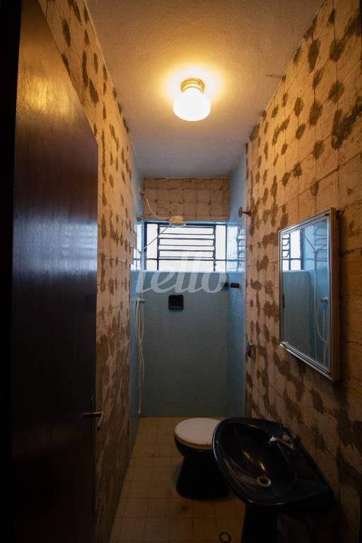 BANHEIRO SOCIAL de Casa para alugar, sobrado com 120 m², 3 quartos e 3 vagas em Indianópolis - São Paulo