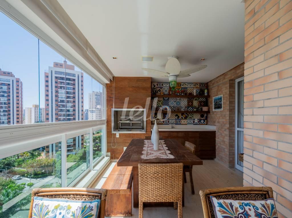 VARANDA de Apartamento à venda, Padrão com 239 m², 4 quartos e 4 vagas em Cidade Monções - São Paulo