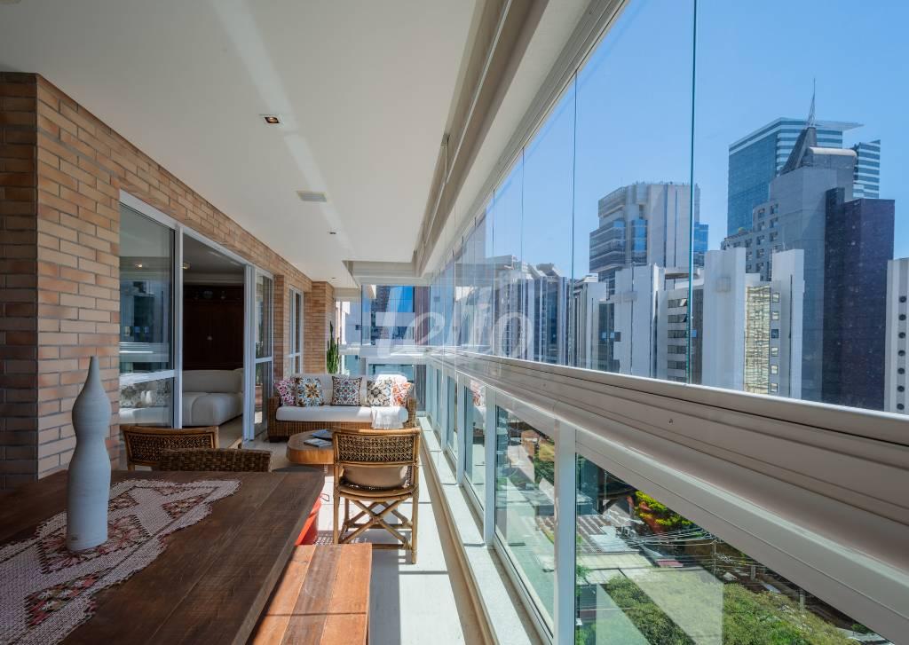 VARANDA-7 de Apartamento à venda, Padrão com 239 m², 4 quartos e 4 vagas em Cidade Monções - São Paulo