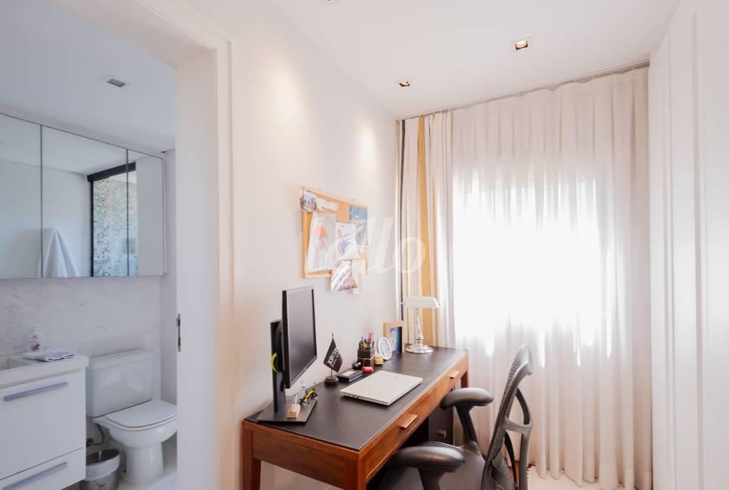 SUITE de Apartamento à venda, Padrão com 239 m², 4 quartos e 4 vagas em Cidade Monções - São Paulo