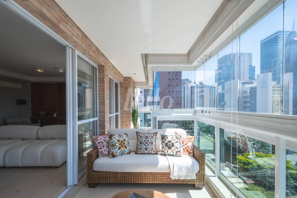 VARANDA de Apartamento à venda, Padrão com 239 m², 4 quartos e 4 vagas em Cidade Monções - São Paulo