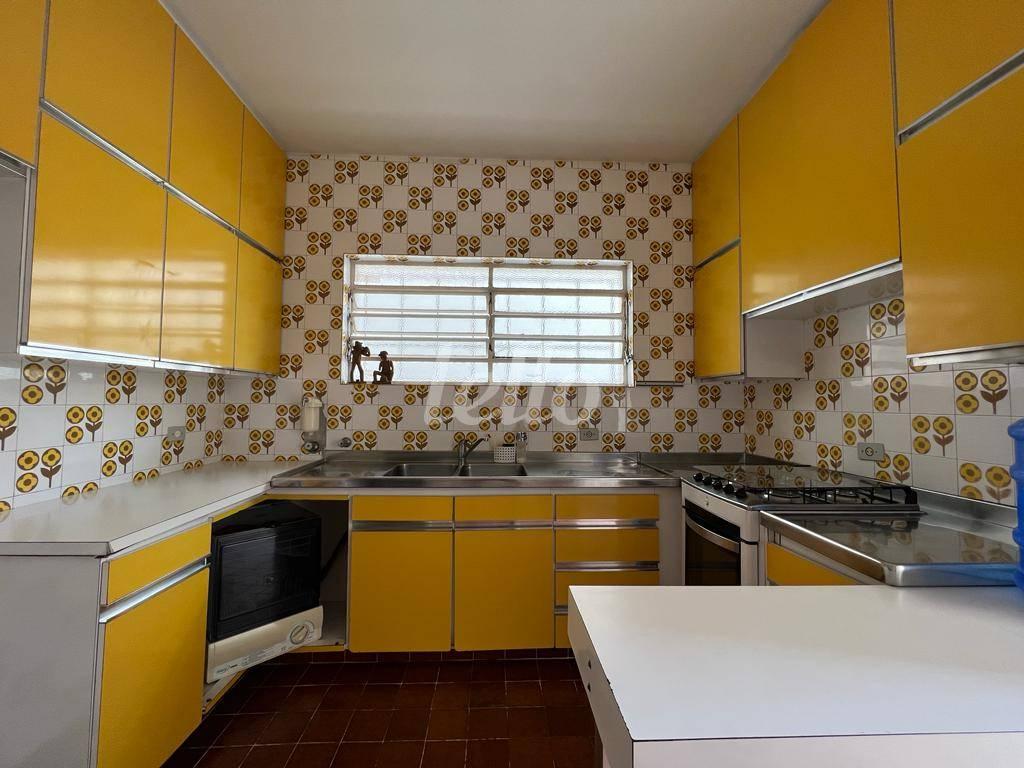 COZINHA de Casa à venda, sobrado com 220 m², 3 quartos e 3 vagas em Pinheiros - São Paulo