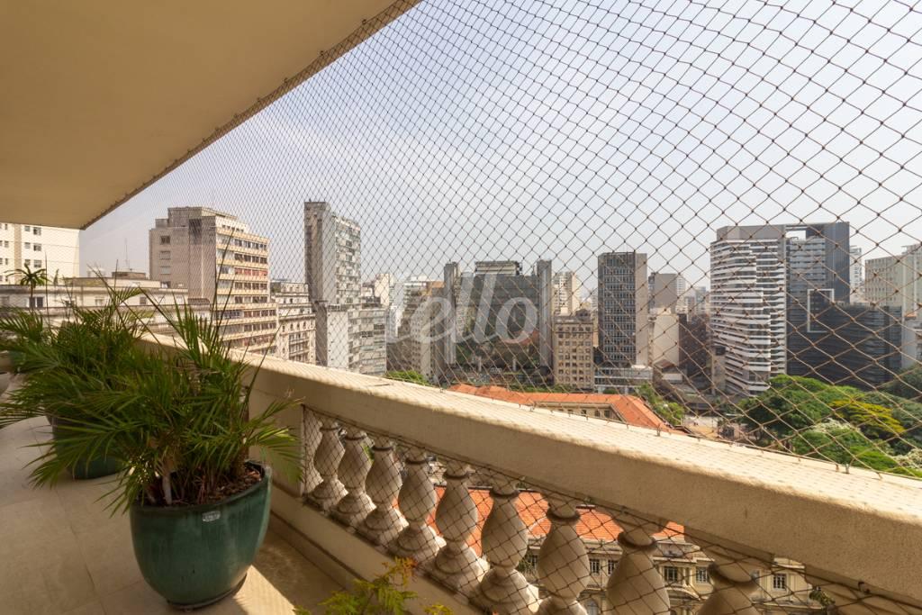 VARANDA de Apartamento para alugar, Padrão com 379 m², 4 quartos e 1 vaga em República - São Paulo