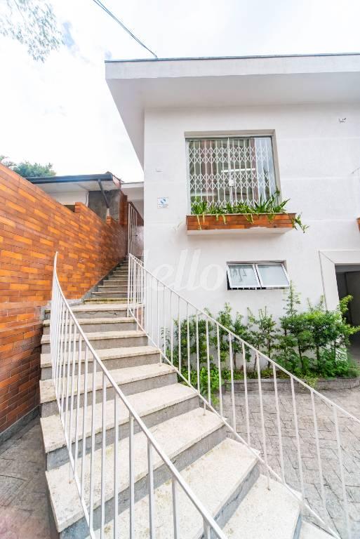 ENTRADA de Casa à venda, assobradada com 270 m², 3 quartos e 4 vagas em Centro - Santo André