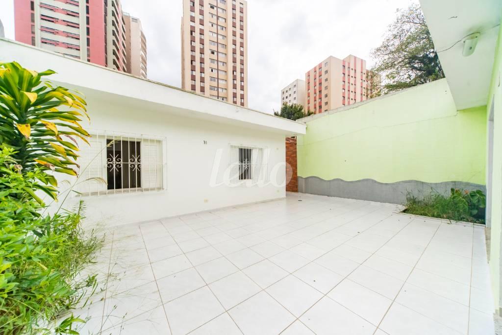 QUINTAL FUNDOS de Casa à venda, assobradada com 270 m², 3 quartos e 4 vagas em Centro - Santo André