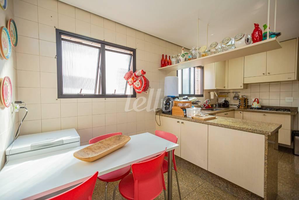 COZINHA de Apartamento para alugar, Padrão com 200 m², 3 quartos e 5 vagas em Indianópolis - São Paulo