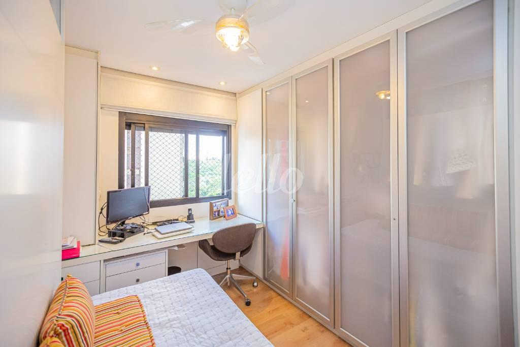DORMITÓRIO de Apartamento para alugar, Padrão com 200 m², 3 quartos e 5 vagas em Indianópolis - São Paulo