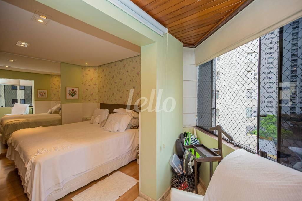 SUITE 1 de Apartamento para alugar, Padrão com 200 m², 3 quartos e 5 vagas em Indianópolis - São Paulo