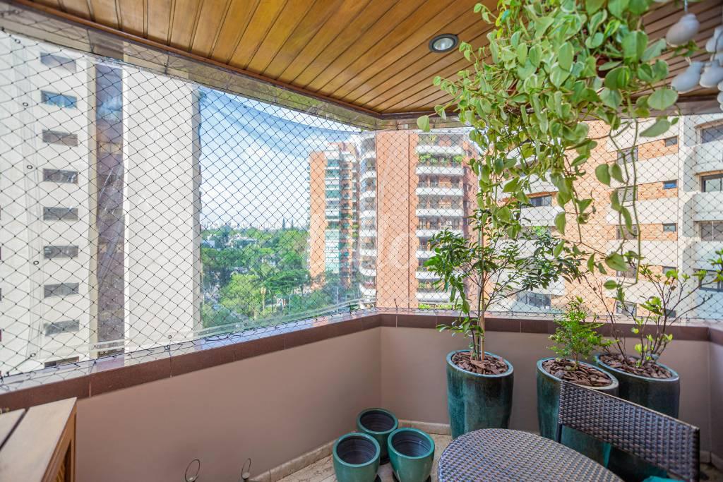 VARANDA de Apartamento para alugar, Padrão com 200 m², 3 quartos e 5 vagas em Indianópolis - São Paulo