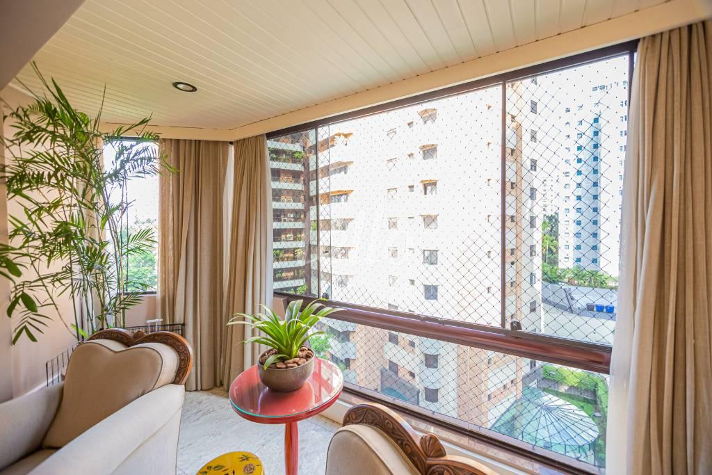 SALA 2 AMBIENTES de Apartamento para alugar, Padrão com 200 m², 3 quartos e 5 vagas em Indianópolis - São Paulo