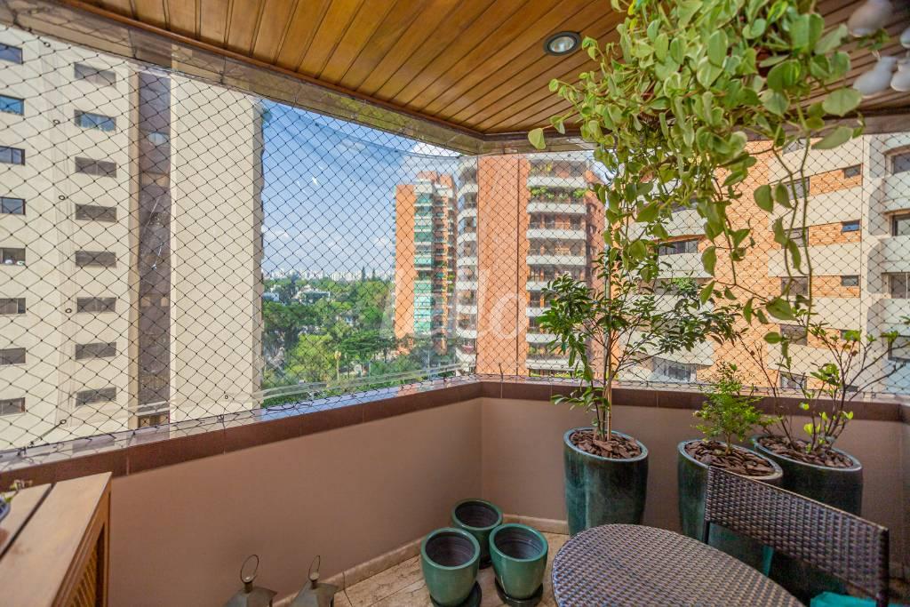 VARANDA de Apartamento para alugar, Padrão com 200 m², 3 quartos e 5 vagas em Indianópolis - São Paulo