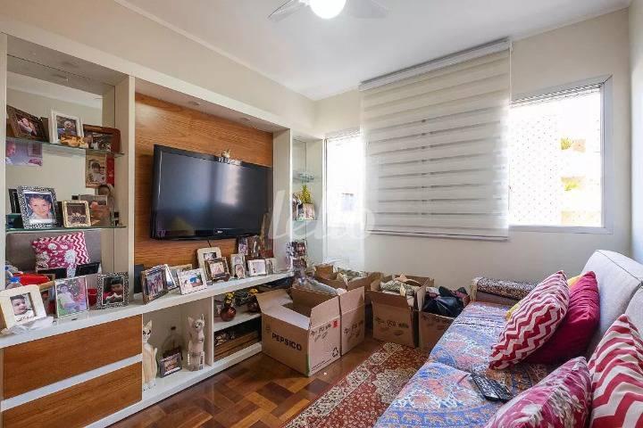 DORMITÓRIO de Apartamento à venda, Padrão com 102 m², 3 quartos e 2 vagas em Cerqueira César - São Paulo