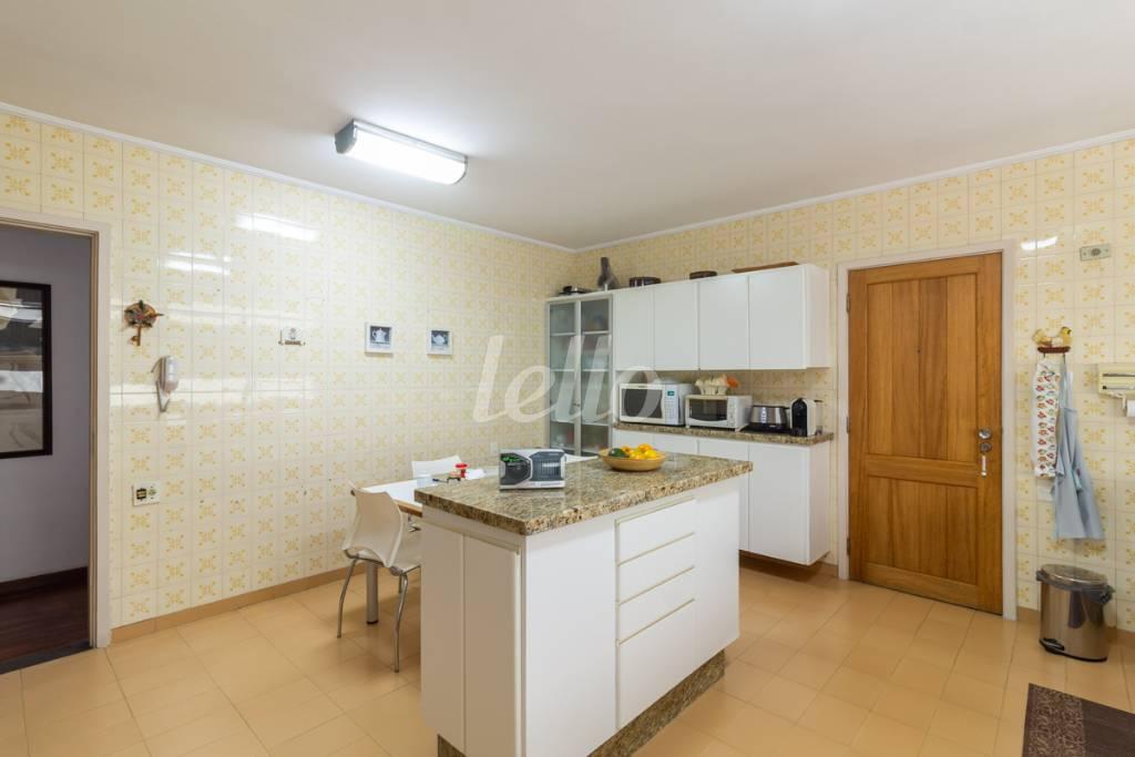 COZINHA de Apartamento para alugar, Padrão com 210 m², 3 quartos e 2 vagas em Itaim Bibi - São Paulo