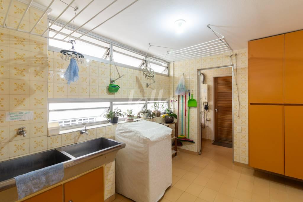 AREA DE SERVIÇO de Apartamento para alugar, Padrão com 210 m², 3 quartos e 2 vagas em Itaim Bibi - São Paulo
