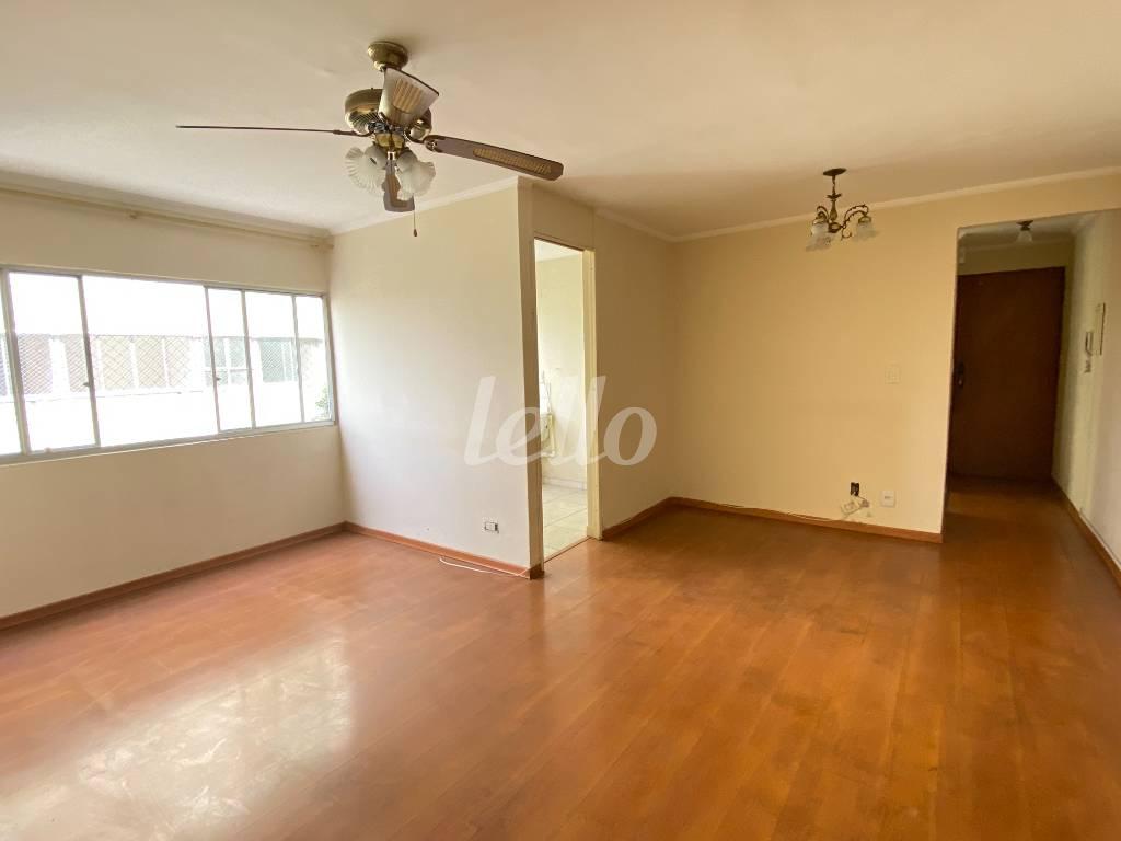 SALA de Apartamento à venda, Padrão com 63 m², 2 quartos e 1 vaga em Jd. Leonor M. de Barros - São Paulo