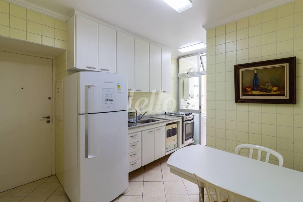 COZINHA de Apartamento para alugar, Padrão com 71 m², 2 quartos e 1 vaga em Paraíso - São Paulo
