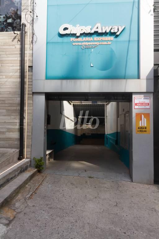 FACHADA de Galpão/Armazém para alugar, Padrão com 236 m², e 15 vagas em Cerqueira César - São Paulo