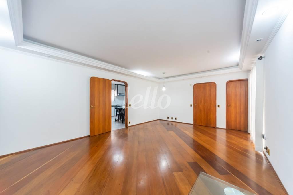 SALA de Apartamento à venda, Padrão com 132 m², 3 quartos e 2 vagas em Jardim - Santo André