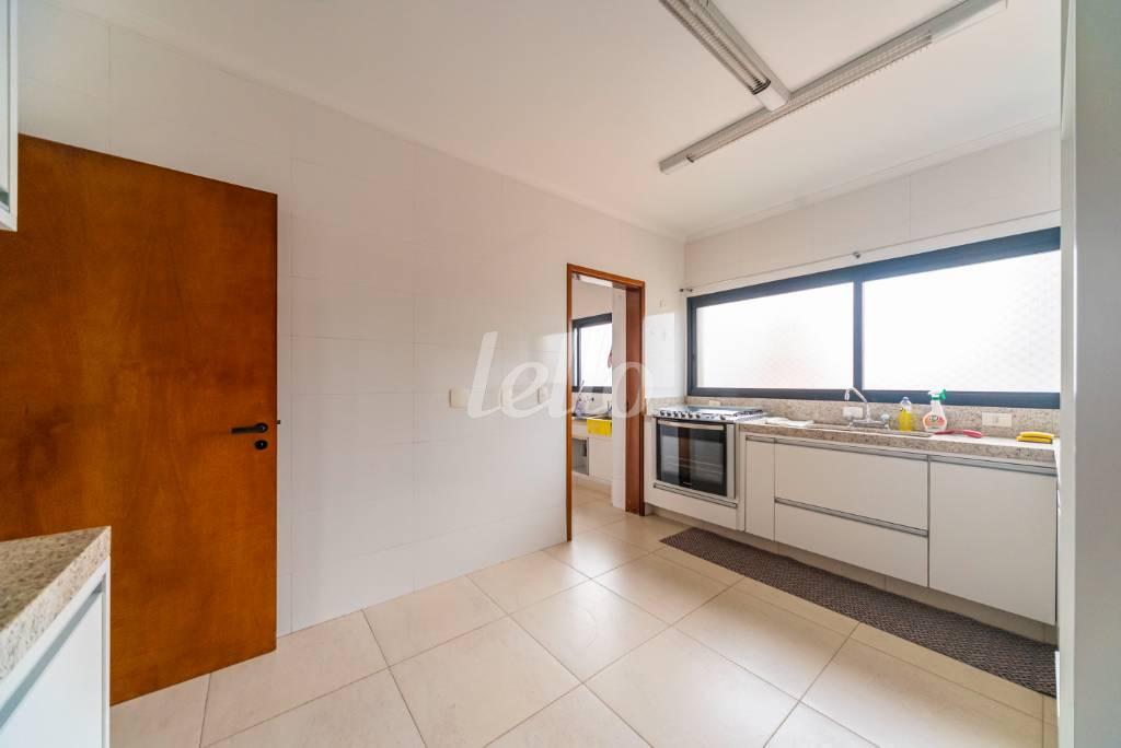 COZINHA de Apartamento à venda, Padrão com 128 m², 3 quartos e 2 vagas em Vila Bastos - Santo André