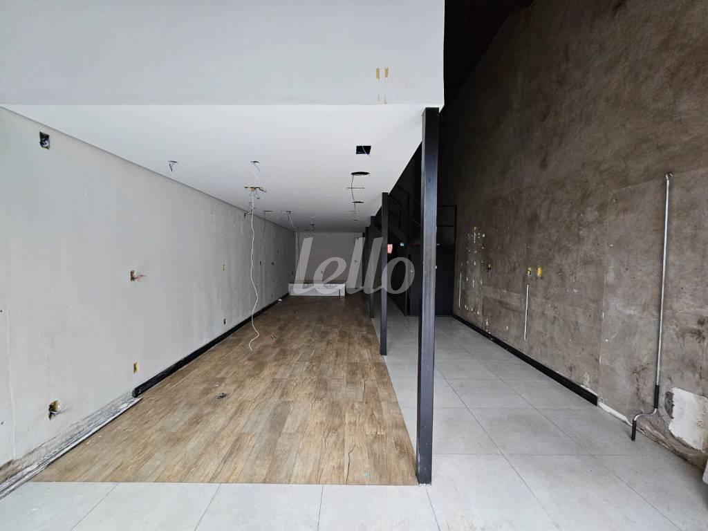SALÃO de Salão para alugar, Padrão com 70 m², e em Vila Gomes Cardim - São Paulo