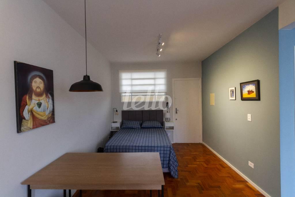 DORMITÓRIO de Apartamento para alugar, Padrão com 30 m², 1 quarto e em Bela Vista - São Paulo
