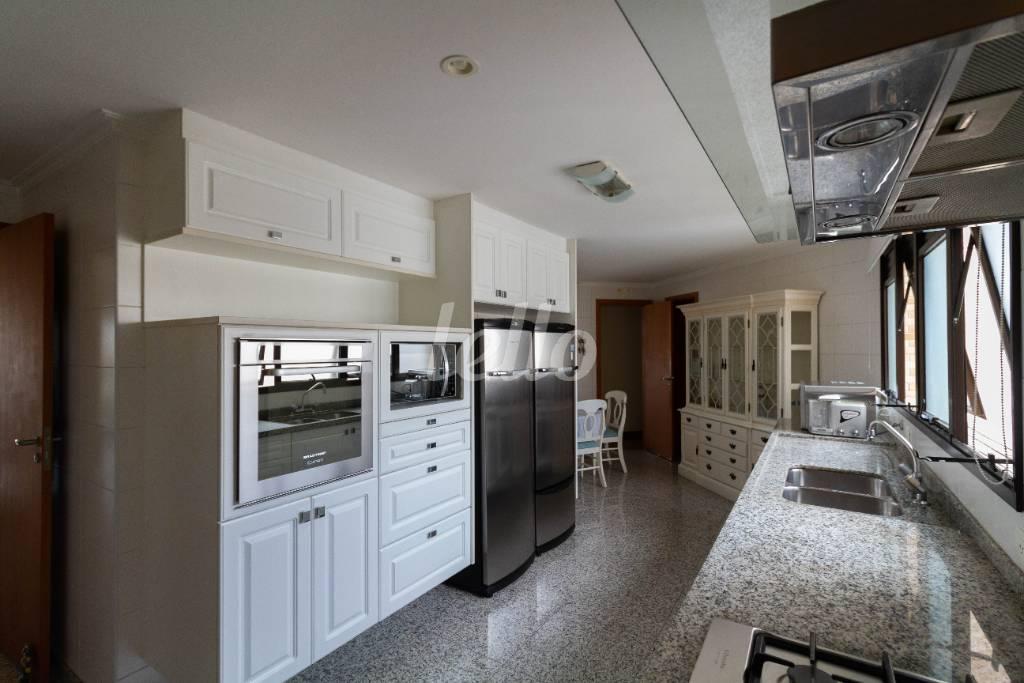 COZINHA de Apartamento para alugar, Padrão com 219 m², 3 quartos e 4 vagas em Perdizes - São Paulo