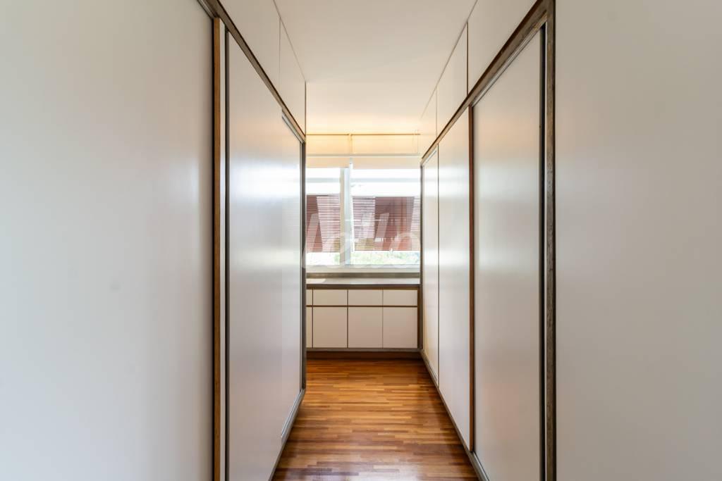 CLOSET de Apartamento à venda, Padrão com 135 m², 2 quartos e 1 vaga em Jardim Paulista - São Paulo