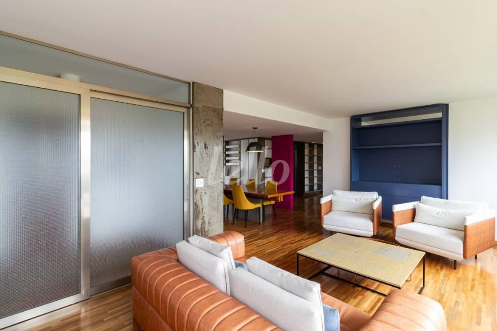 SALA de Apartamento à venda, Padrão com 135 m², 2 quartos e 1 vaga em Jardim Paulista - São Paulo