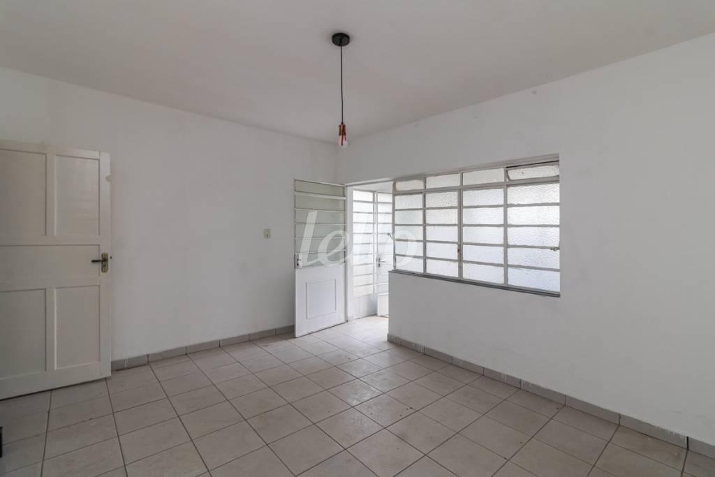 03 SALA de Casa à venda, sobrado com 200 m², 3 quartos e 2 vagas em Vila Gomes Cardim - São Paulo