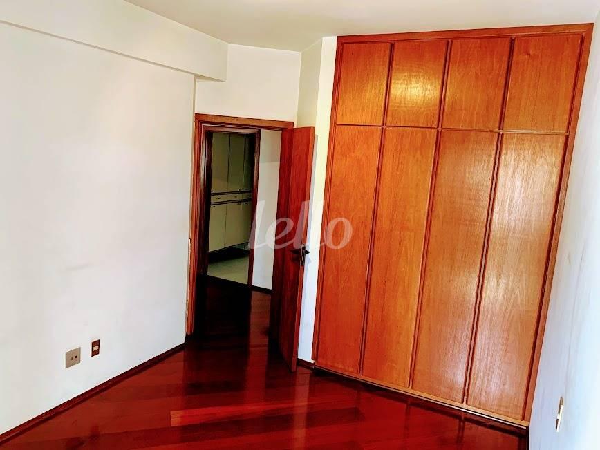 DORMITÓRIO de Apartamento à venda, Padrão com 217 m², 4 quartos e 3 vagas em Santana - São Paulo
