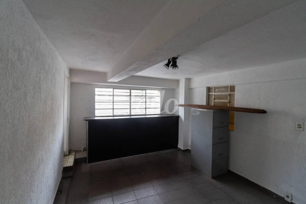 MESANINO de Salão para alugar, Padrão com 125 m², e em Saúde - São Paulo
