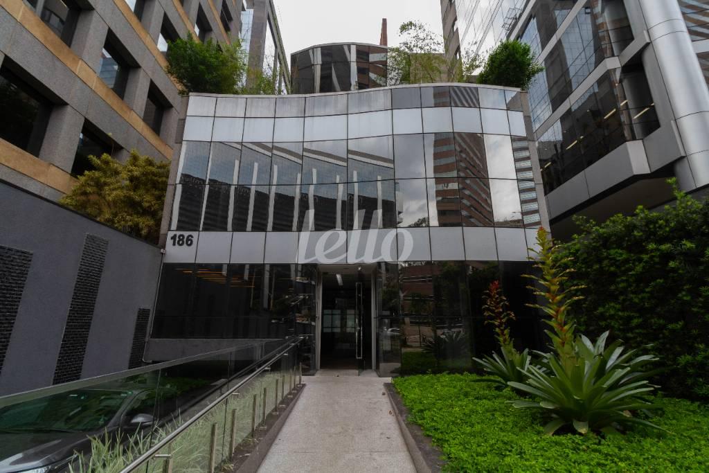 FACHADA de Prédio Comercial para alugar, Monousuário com 685 m², e em Vila Olímpia - São Paulo