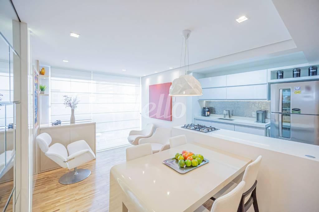SALA de Apartamento para alugar, Padrão com 68 m², 2 quartos e 1 vaga em Vila Gertrudes - São Paulo
