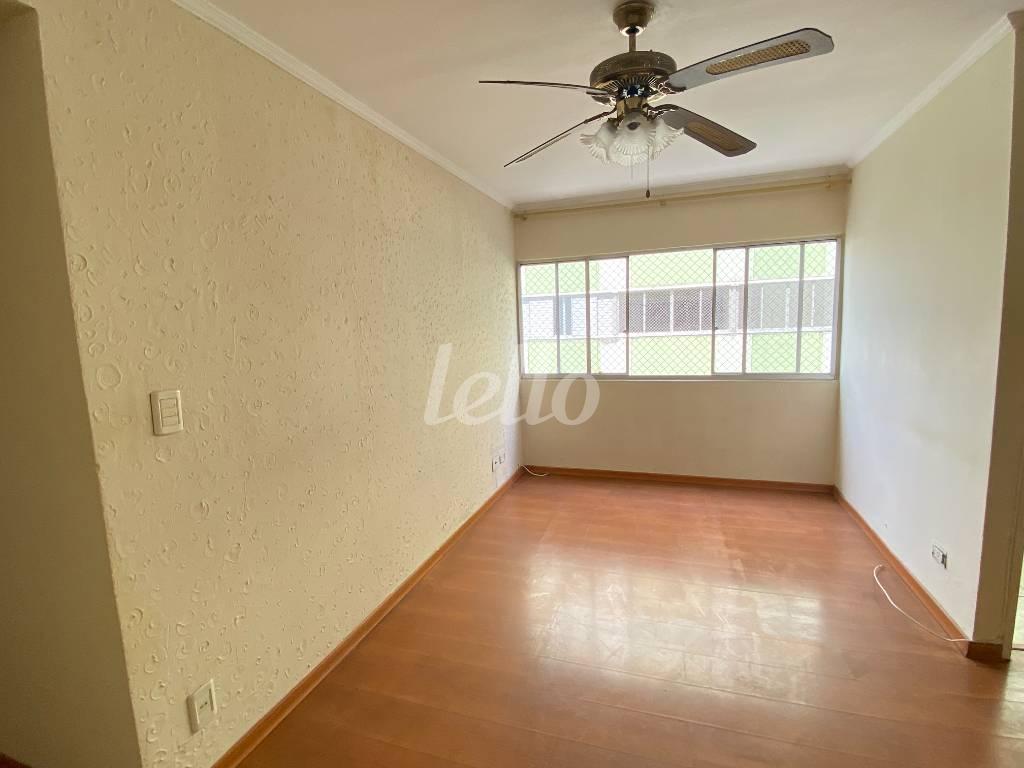 SALA de Apartamento à venda, Padrão com 63 m², 2 quartos e 1 vaga em Jd. Leonor M. de Barros - São Paulo