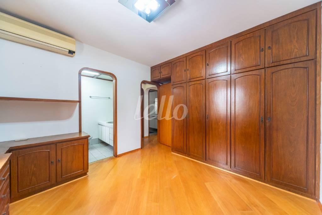 QUARTO 2 de Apartamento à venda, Padrão com 132 m², 3 quartos e 2 vagas em Jardim - Santo André