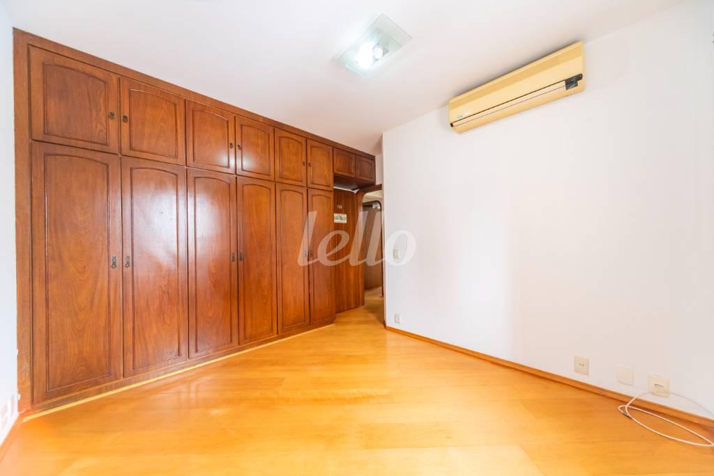 QUARTO 3 de Apartamento à venda, Padrão com 132 m², 3 quartos e 2 vagas em Jardim - Santo André