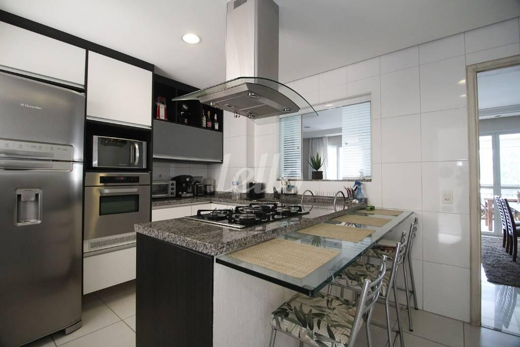 COZINHA de Apartamento para alugar, Padrão com 136 m², 3 quartos e 3 vagas em Campo Belo - São Paulo