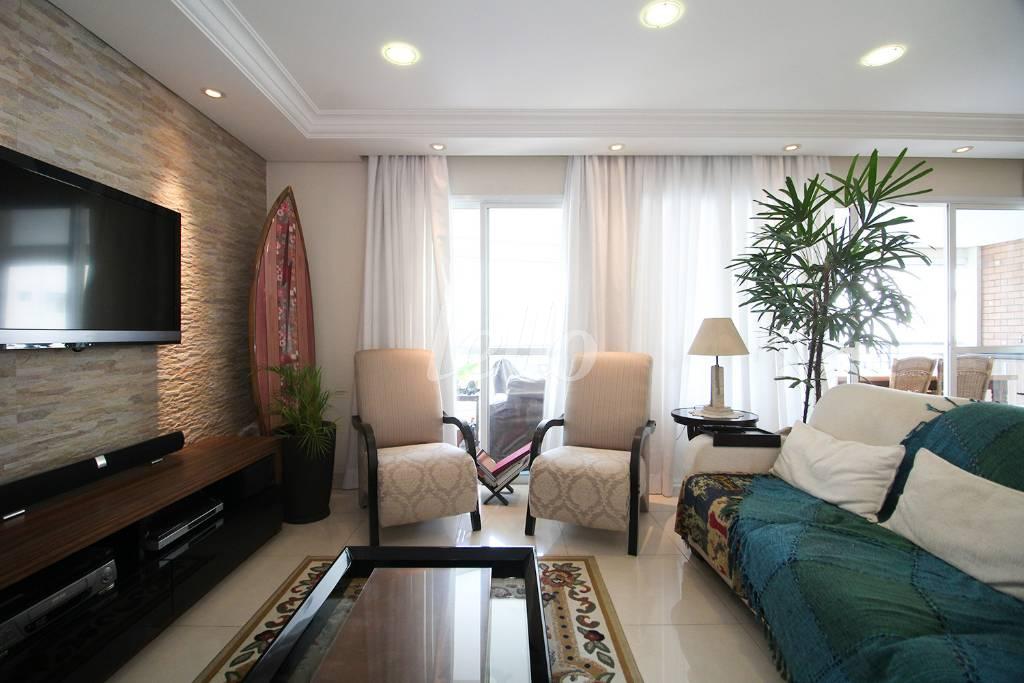 SALA de Apartamento para alugar, Padrão com 136 m², 3 quartos e 3 vagas em Campo Belo - São Paulo