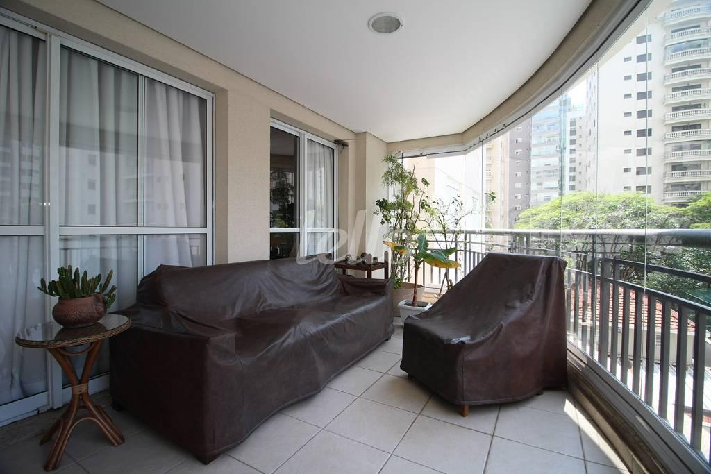 VARANDA de Apartamento para alugar, Padrão com 136 m², 3 quartos e 3 vagas em Campo Belo - São Paulo