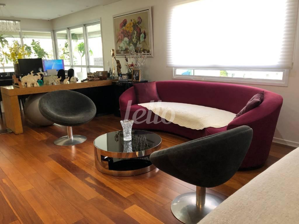 SALA 3 AMBIENTES de Apartamento à venda, Padrão com 213 m², 3 quartos e 3 vagas em Paraíso - São Paulo