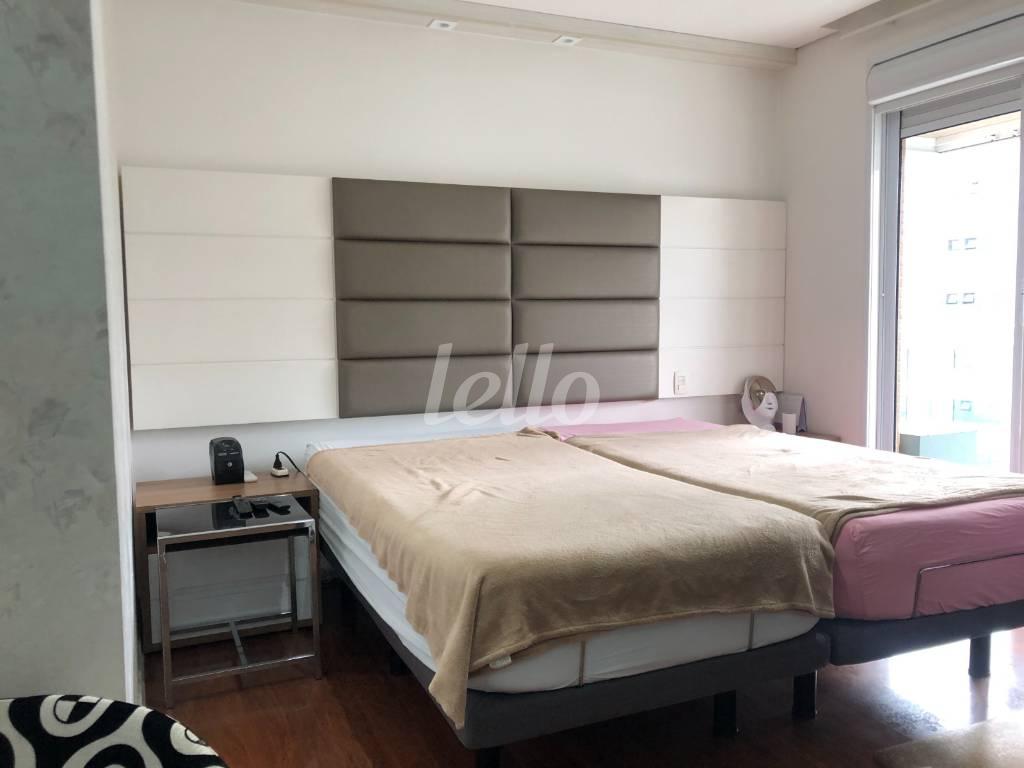 DORMITÓRIO de Apartamento à venda, Padrão com 213 m², 3 quartos e 3 vagas em Paraíso - São Paulo