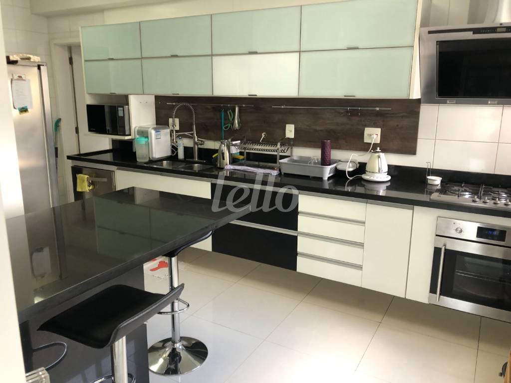 COZINHA de Apartamento à venda, Padrão com 213 m², 3 quartos e 3 vagas em Paraíso - São Paulo