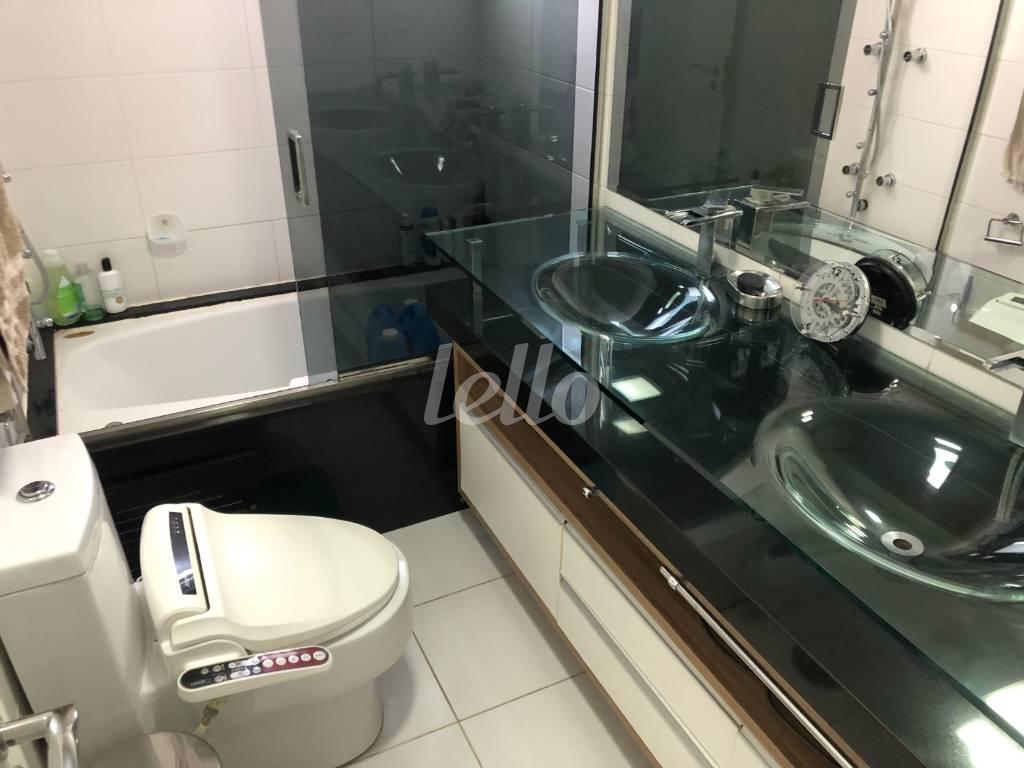 BANHEIRO de Apartamento à venda, Padrão com 213 m², 3 quartos e 3 vagas em Paraíso - São Paulo