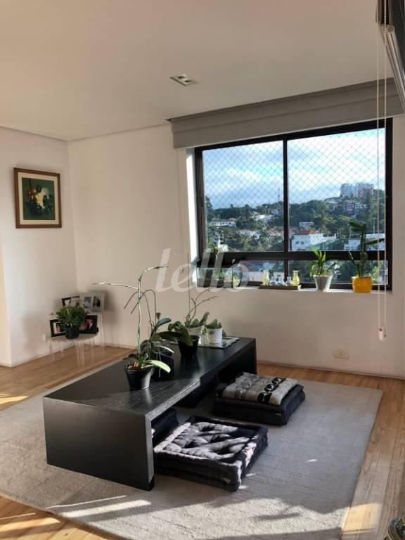 SALA de Apartamento à venda, cobertura - Padrão com 280 m², 3 quartos e 3 vagas em Higienópolis - São Paulo