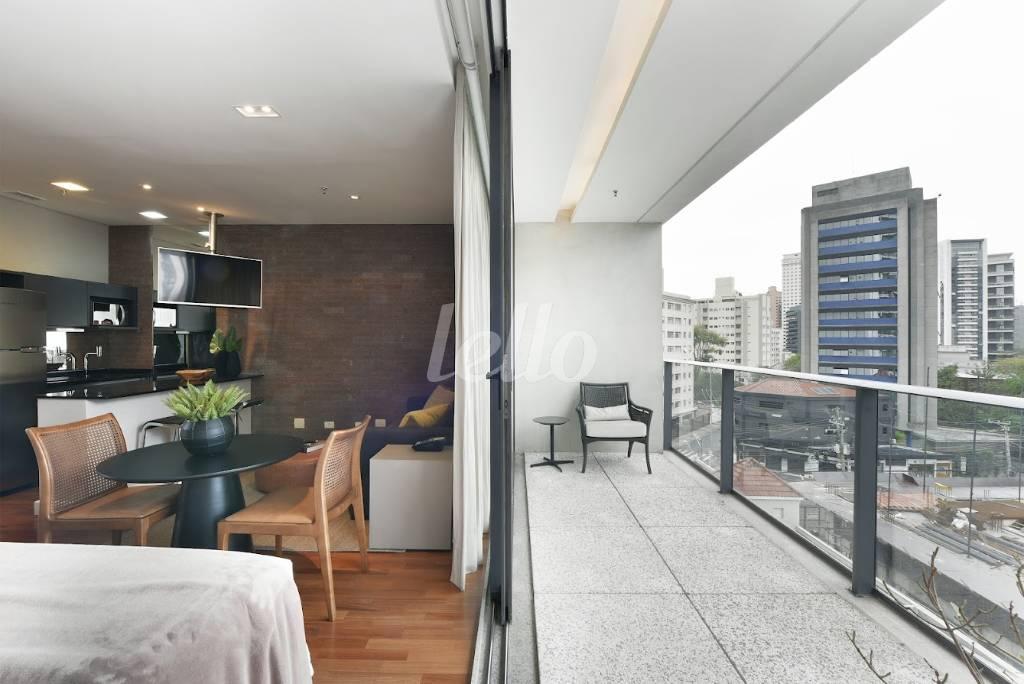 VARANDA de Apartamento para alugar, Studio com 42 m², 1 quarto e 1 vaga em Vila Olímpia - São Paulo