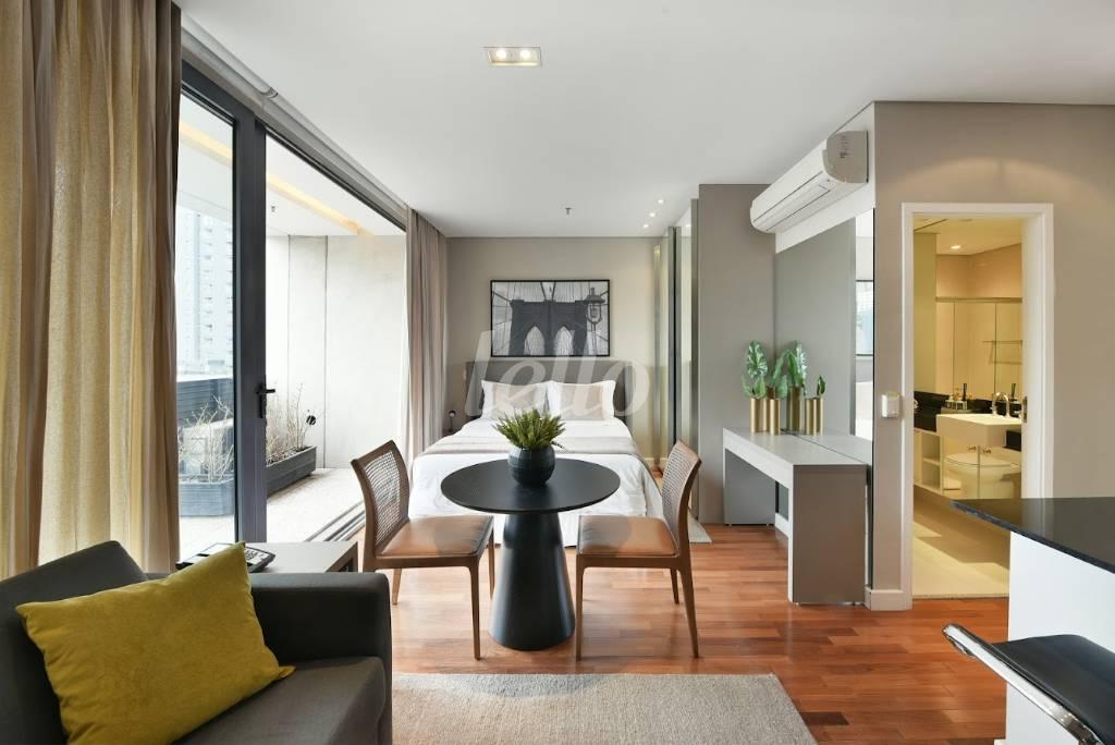 SALA de Apartamento à venda, Padrão com 42 m², 1 quarto e 1 vaga em Vila Olímpia - São Paulo