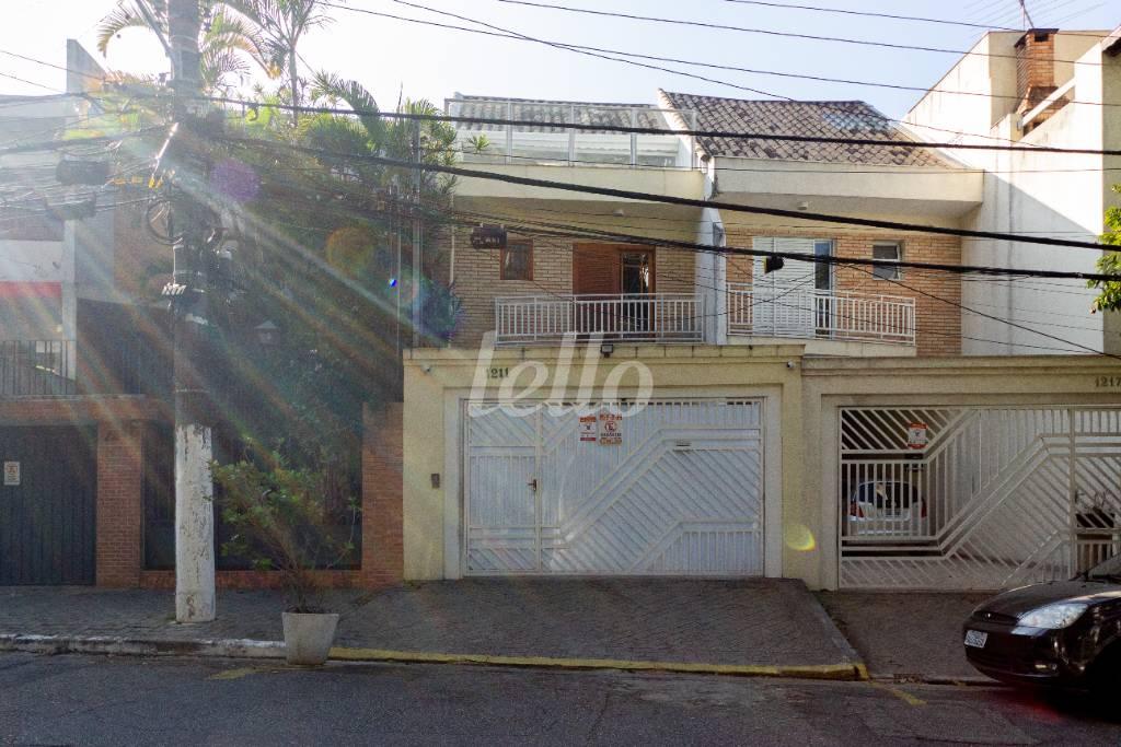 FRENTE de Casa à venda, sobrado com 270 m², 3 quartos e 4 vagas em Vila Clementino - São Paulo
